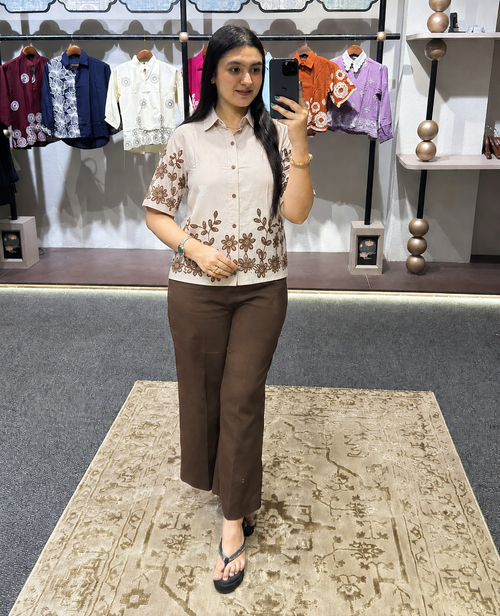 Wiora Beige Floral Embroidered Shirt – Elegant Short Sleeve Button-Down shirt